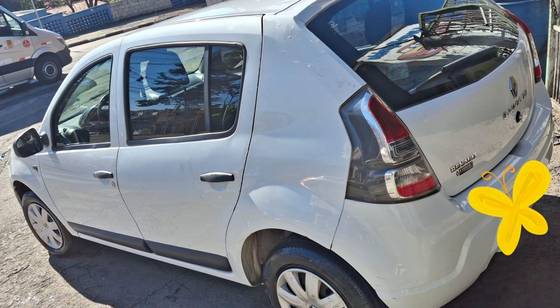 RENAULT SANDERO 1.0 EXPRESSION 16V FLEX 4P MANUAL RENAULT SANDERO 1.0 EXPRESSION 16V FLEX 4P MANUAL